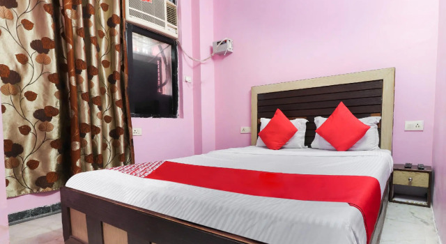 OYO 49718 Hotel Basant, Забронировать Отель Alambagh штат Уттар-Прадеш