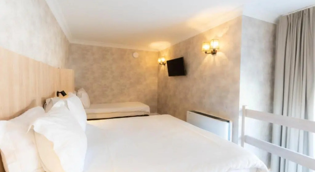 Трёхместный номер Standard Дуплекс Golden Tree Hotel