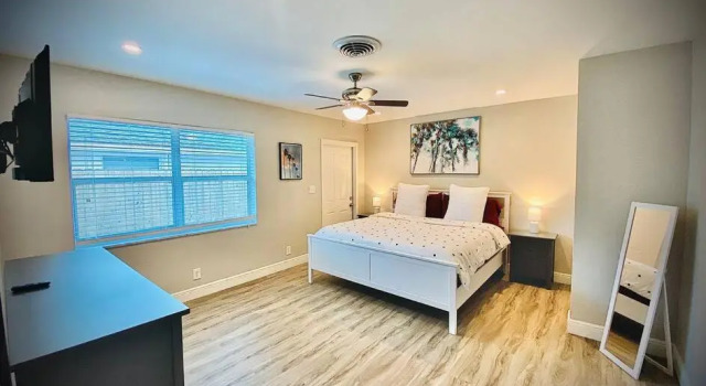 Апартаменты Secret Serenity! Roomy! Pool! 5 min from Beach!