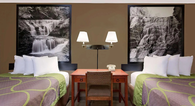 Четырёхместный номер Standard Super 8 by Wyndham Ithaca