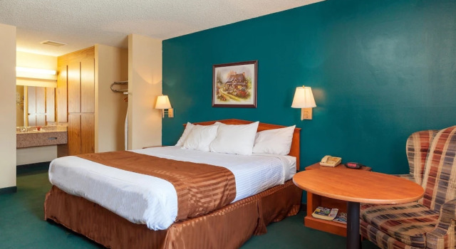Ramada Limited Bakersfield Central, Book Hotel Bakersfield 