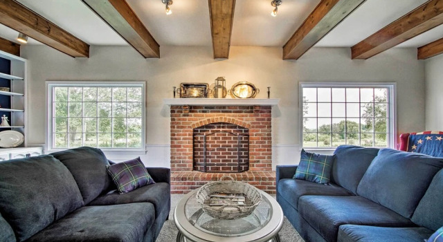 Remodeled Historic Farmhouse ~ 20 Mi to KC!, Reserva ahora Hotel Liberty Misuri