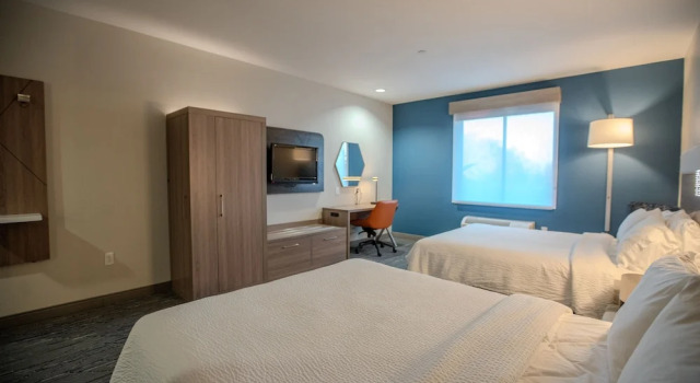 Четырёхместный номер Standard Holiday Inn Express & Suites Cleveland by IHG
