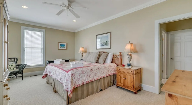 Spectacular Oceanfront Home Located On North Litchfields Peaceful And Pristine Beaches. 6 Bedroom Home by Peace Vacations, Buchen Sie Ferienhaus North Litchfield Beach USA
