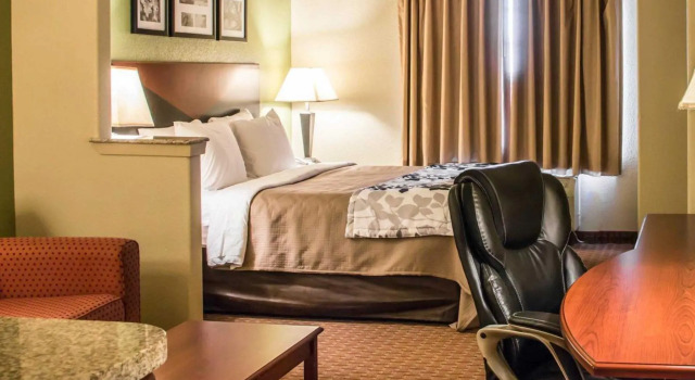 Двухместный люкс c 1 комнатой Sleep Inn & Suites at Six Flags