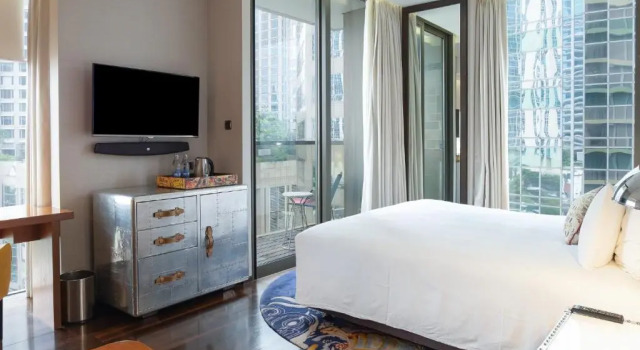Двухместный номер Standard с балконом Hotel Indigo Bangkok Wireless Road by IHG