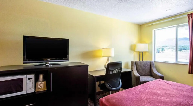 Четырёхместный номер Standard Rodeway Inn & Suites Monticello