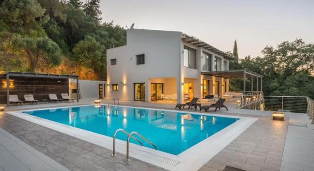 Villa 360 Corfu, Забронировать Вилла Отели периферии Ионических островов с парковкой, Парковка