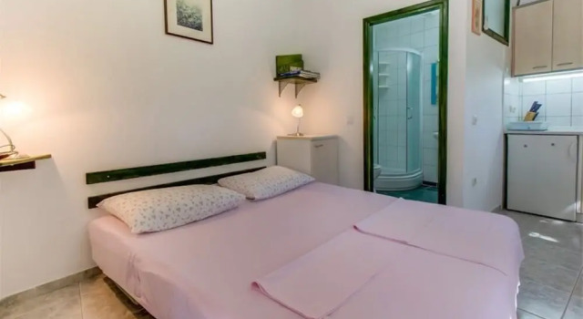 Apartment Julia, Prenota Appartamento Hotel a Isole Quarnerine con parcheggio, Parcheggio
