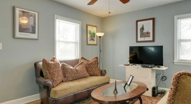 Renovated Charlotte Bungalow - 3 Mi to Downtown!