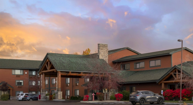 Best Western Plus McCall Lodge and Suites, Забронировать Отель Мак-Колл Айдахо, рядом с Manchester Ice &amp; Event Center