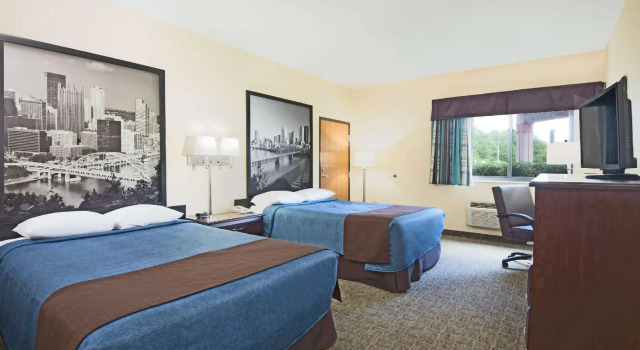 Четырёхместный номер Standard Super 8 by Wyndham Grove City