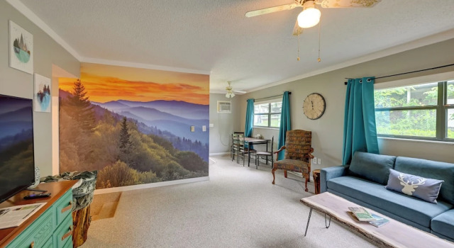 Коттедж Cozy Bryson City Cabin Rental w/ Shared Yard