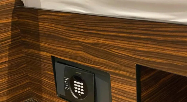 Четырёхместный номер Standard Crestfield Hotel