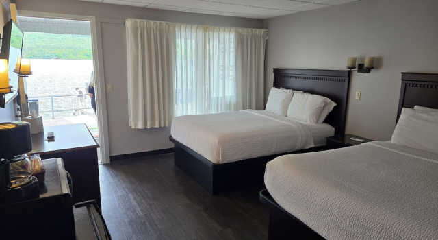 Четырёхместный номер Standard с видом на озеро Georgian Lakeside Resort