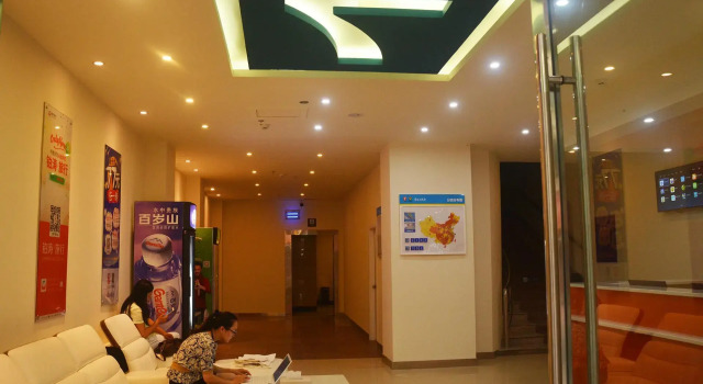 7Days Inn Emeishan Center, Prenota Hotel Hotel a Sichuan con parcheggio, Parcheggio