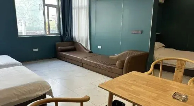 Семейный люкс Yibai International Hotel (Zibo Wanxianghui Branch)