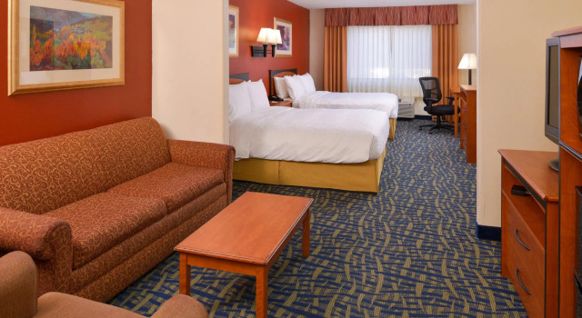 Четырёхместный люкс Holiday Inn Express & Suites Alamosa by IHG