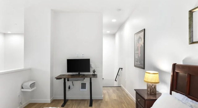Апартаменты Classic Airy and Open Corner Loft - 92 Walkscore