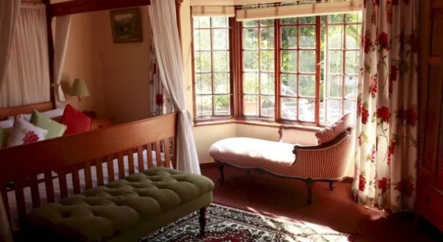 Fawn Castle Guesthouse, Забронировать Отель Хиллкрест Пайнтаун