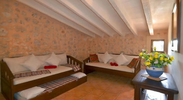 Lovely Holiday Home in Vilafranca de Bonany with Pool and large garden, Book Hotel Vilafranca de Bonany Majorca
