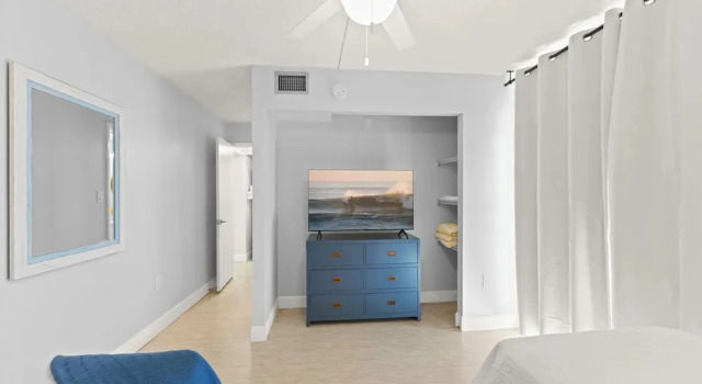 Номер Deluxe с 2 комнатами с частичным видом на океан Chateau by the Sea - Cocoa Beach Oceanfront Pet-Friendly Condos with Rooftop Deck & Heated Pool