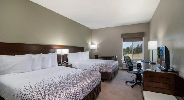 Четырёхместный номер Standard Hillside Inn Pagosa