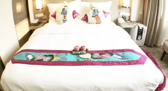 Кровать в общем номере (женский номер) Minshan Yinqiao Hotel