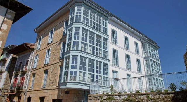 H SUITE3B by Smiling Rentals, Book Hotel Hondarribia 