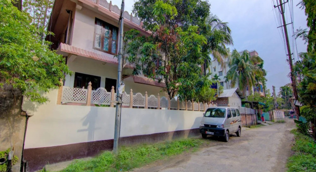 OYO 13542 Urban House