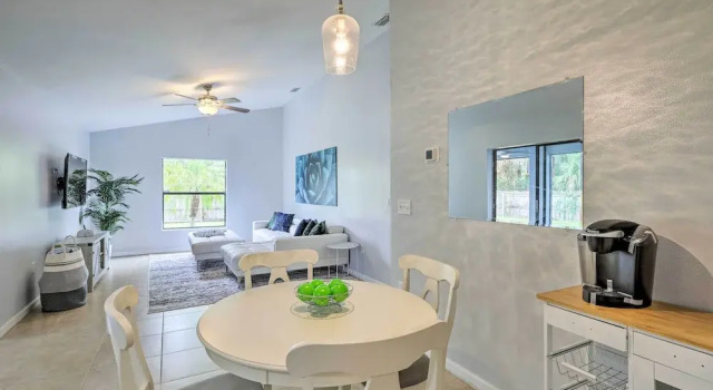 Charming Palm Bay Retreat w/ Spacious Yard!, Rezerwuj Dom wakacyjny Palm Bay Space Coast