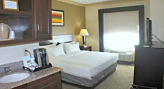 Люкс Standard Holiday Inn Express & Suites Plainview by IHG