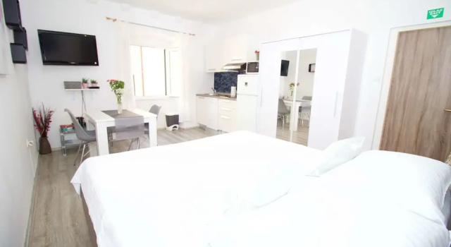 Студия Comfort Divine Apartments