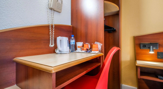 Трёхместный номер Standard Comfort Hotel Etampes