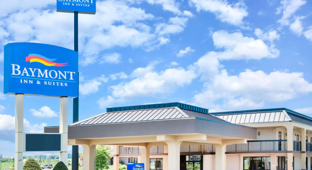 Baymont by Wyndham Clarksville Northeast, Rezerwuj Hotel Hotele w Clarksville z basenem, Basen