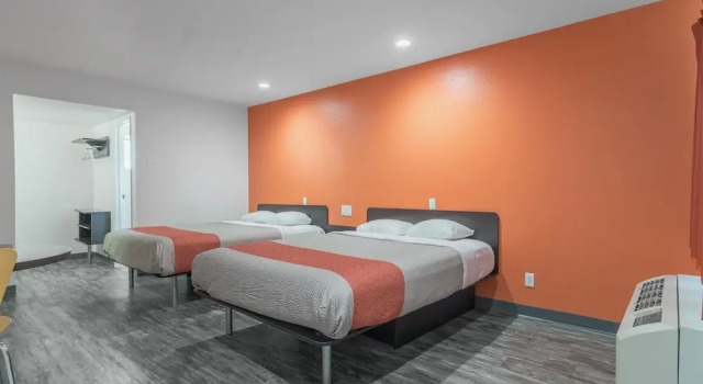 Четырёхместный номер Standard с балконом Motel 6-Barstow, CA - Route 66