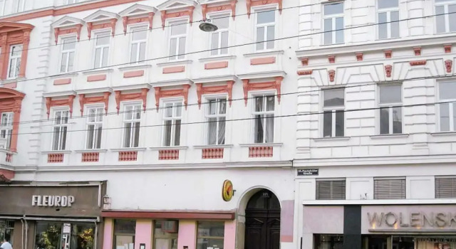 Holiday Apartment Comfortable Vacation Home, Rezerwuj Apartament Hotele w Wiedeń z parkingiem, Parking
