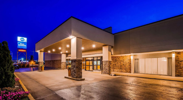 Кровать в общем номере Best Western State Fair Inn
