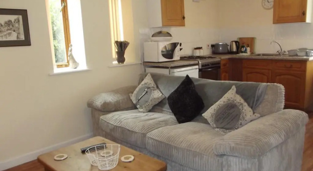 Bridge Farm Holiday Cottages, Забронировать Фермерский дом Кау-Ханиборн Вустершир