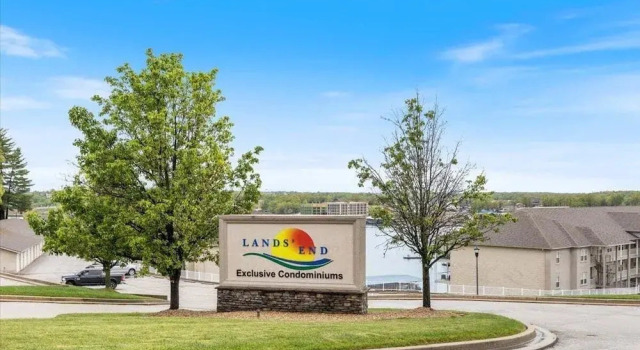 Nautical-inspired Lakefront Unit w/ Awesome Views, Забронировать Апартаменты/квартира Осейдж-Бич Lake of the Ozarks
