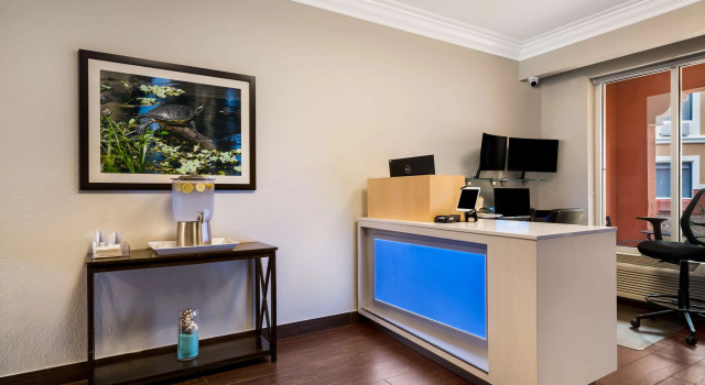 SureStay Plus Hotel by Best Western The Villages, Забронировать Отель Те-Виллиджис штат Флорида, рядом с Загородный и гольф-клуб Orange Blossom Hills