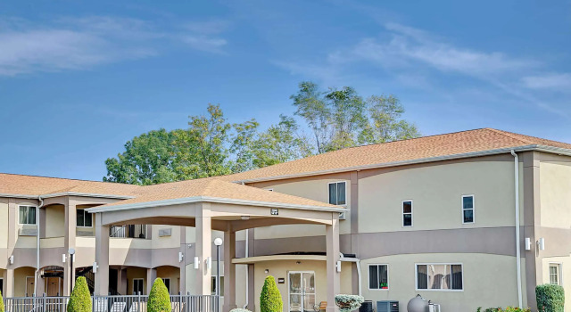 Days Inn & Suites by Wyndham Niagara Falls/Buffalo, Buchen Sie Hotel Kenmore Buffalo