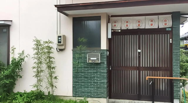 Guesthouse Hakuka, Забронировать Хостел Недорогие отели Канандзава, рядом с Tokuda Shusei Kinenkan Museum, недорого