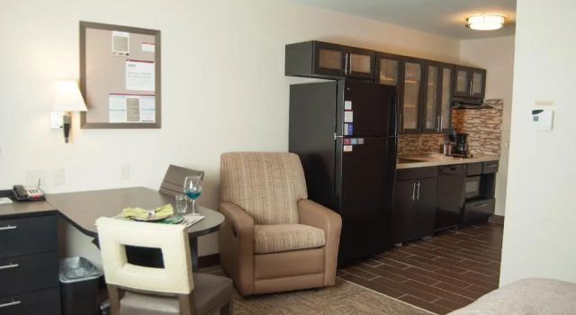 Четырёхместный люкс Candlewood Suites Fort Collins by IHG