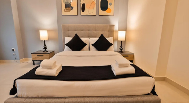 Luxe 1Bed Apt - Balcony & View