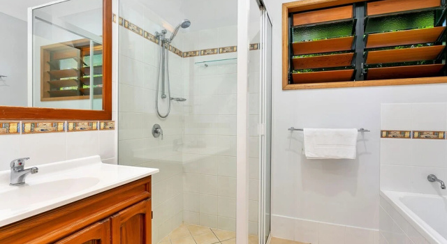 Коттедж с 5 комнатами рядом с пляжем Reeflections Beachfront Holiday House