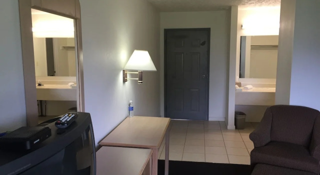 Двухместный номер Classic Economy Inn - Lafayette