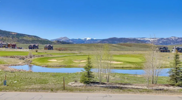 Hot Tub & Mtn Views: Townhome in Granby!, Забронировать Отель Отели Грэнби 3 звезды, рядом с Гольф-клуб Grand Elk, 3*