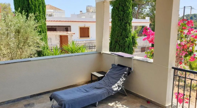 Studio with sea view enclosed garden and wifi at Porto Heli, Prenota Appartamento Hotel a Peloponneso con parcheggio, Parcheggio