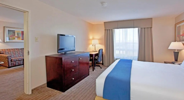 Люкс Holiday Inn Express Hotel & Suites Swift Current by IHG